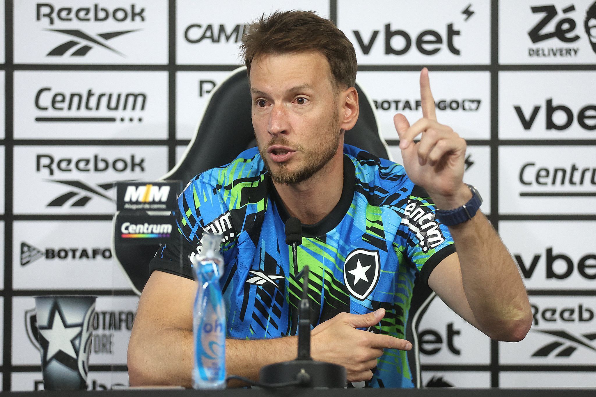 Neto cita nomes históricos de Atlético e Cruzeiro ao montar 'goleiro perfeito'