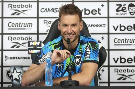 Neto é o novo camisa 22 do Botafogo