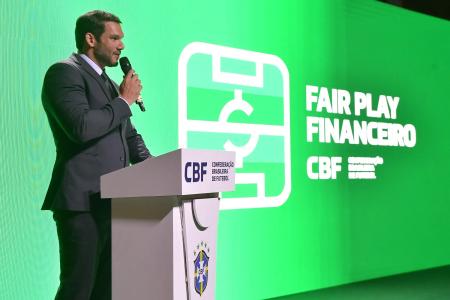 Samir Xaud, presidente da CBF, em apresentação do Fair Play Financeiro do futebol brasileiro