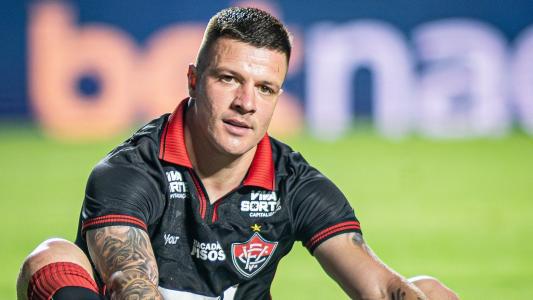 Renato Kayzer, atacante do Vitória, durante partida do Campeonato Brasileiro