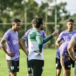 Escalação do América: estreante, Valentim deve manter base do time contra o Amazonas