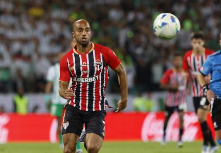 Lucas atuou no segundo tempo do empate entre São Paulo e Atlético Nacional