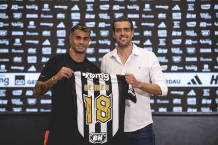 Reinier, novo reforço do Atlético, e Paulo Bracks, diretor do clube mineiro