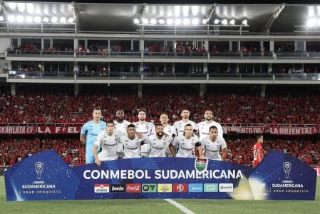 Time do Fluminense antes de jogo pela Copa Sul-Americana
