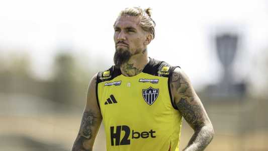 Zagueiro Lyanco em treino no Atlético