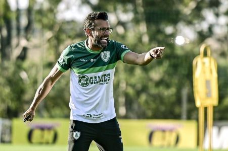 Alberto Valentim, novo técnico do América, comandou, nesta quarta-feira (13), seu segundo treino no novo clube