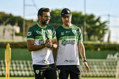 Alberto Valentim e Diogo Giacomini, técnico e auxiliar técnico do América, respectivamente