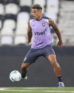 Matheus Martins pode ganhar oportunidade entre os titulares do Botafogo contra o Palmeiras