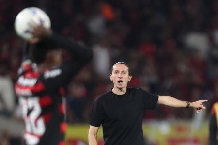 Filipe Luís em Flamengo 1 x 0 Internacional, nesta quarta-feira (13), no Maracanã