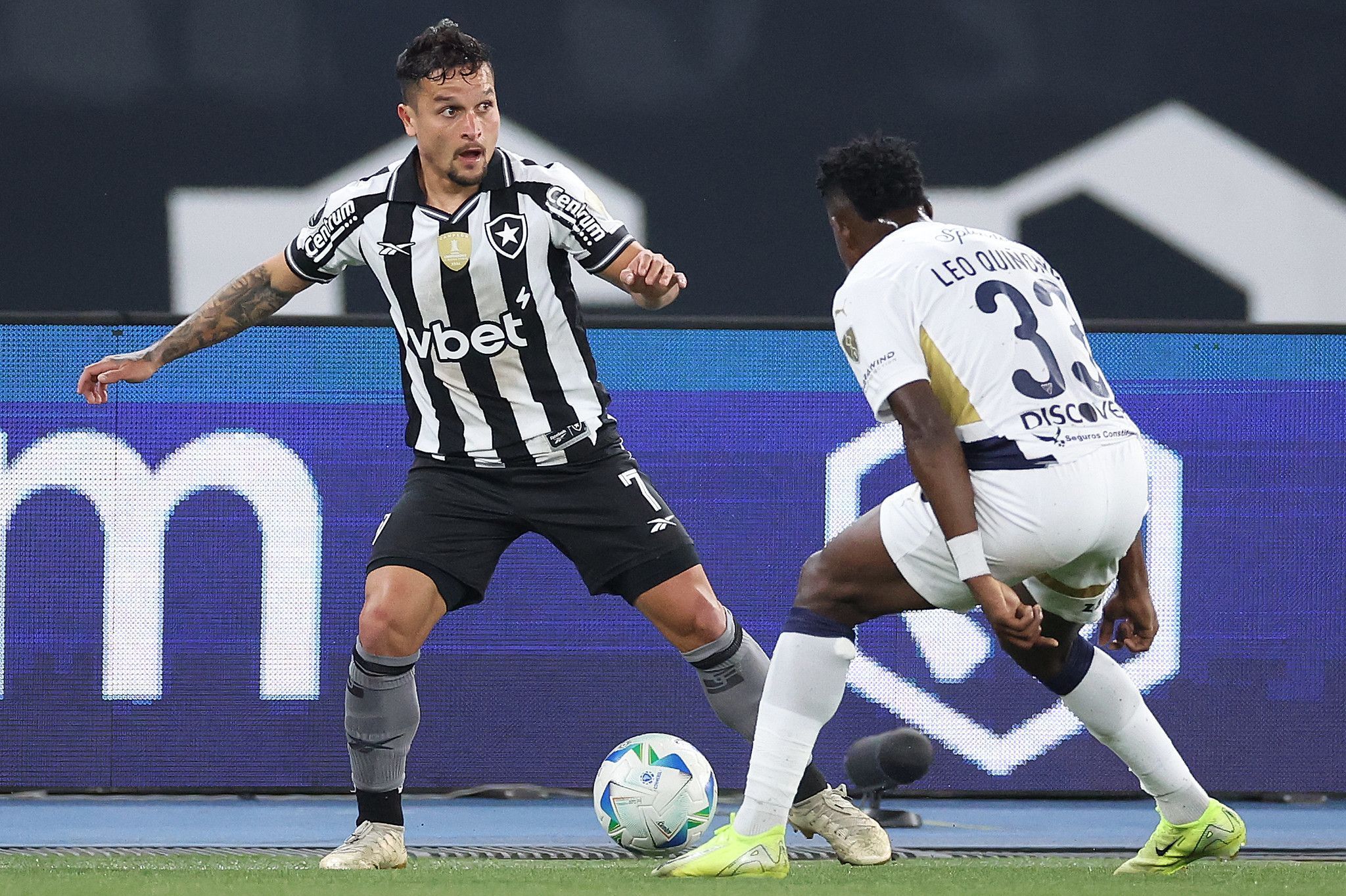 Artur marca gol-relâmpago, e Botafogo vence a LDU pela Libertadores