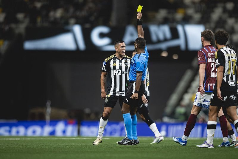 Cuca critica arbitragem de Atlético x Godoy Cruz: ‘Não teve pulso’