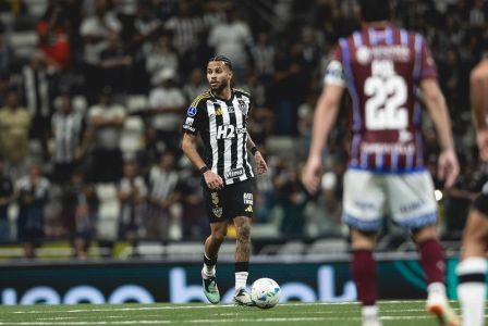 Alexsander em ação na partida entre Atlético e Godoy Cruz na Arena MRV