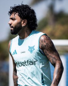 Gabigol durante treino do Cruzeiro na Toca da Raposa II