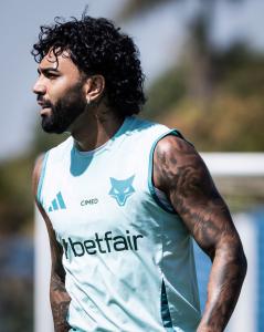 Gabigol durante treino do Cruzeiro na Toca da Raposa II