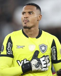 John antes da partida entre Botafogo e LDU, no Nilton Santos, pela Libertadores