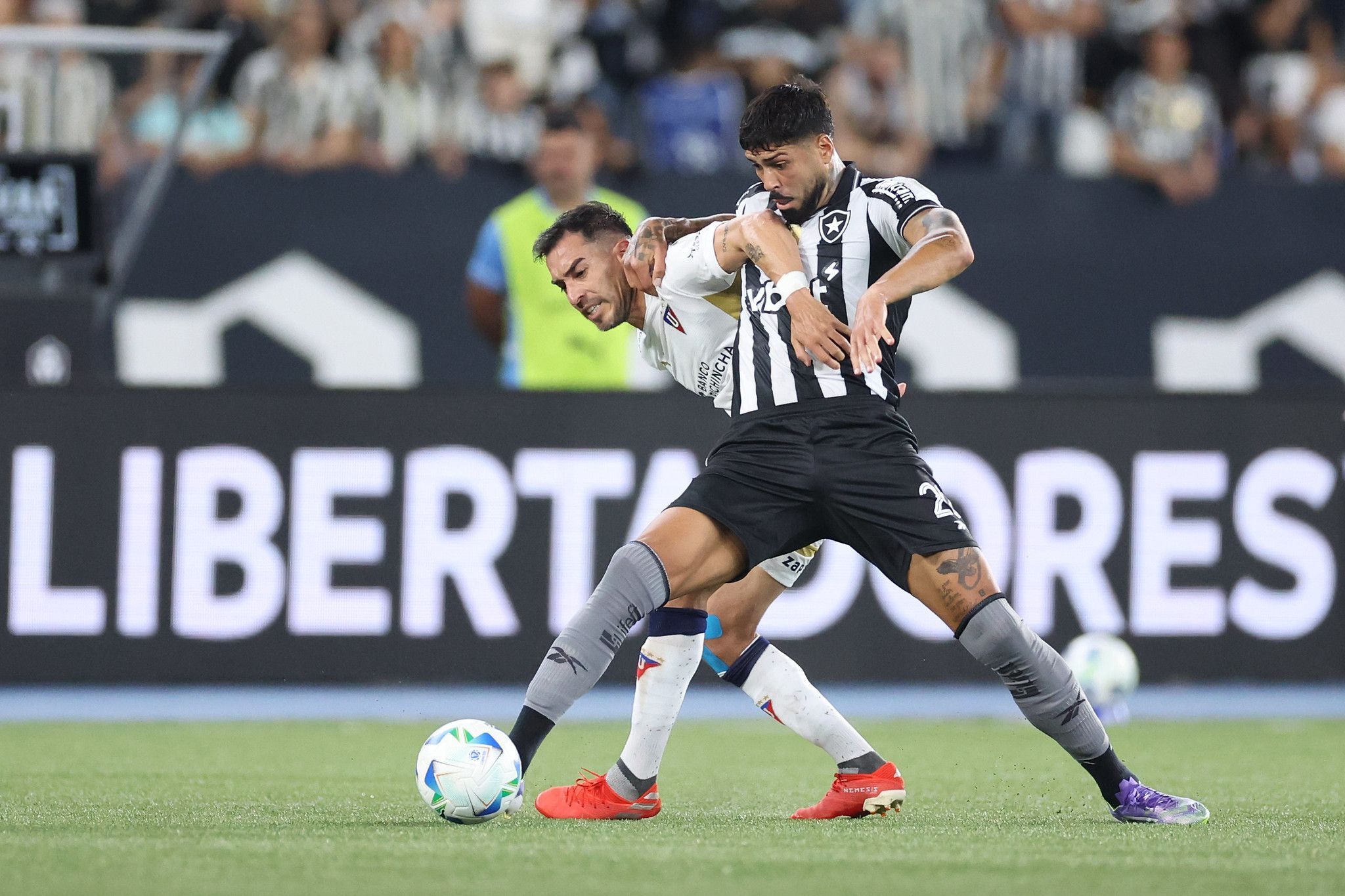 Botafogo encara a LDU na altitude de Quito para avançar na Libertadores