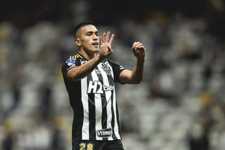 Tomás Cuello comemora gol pelo Atlético sobre o Godoy Cruz na Arena MRV