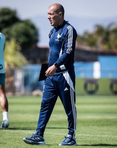 Leonardo Jardim em treinamento na Toca da Raposa II, em Belo Horizonte