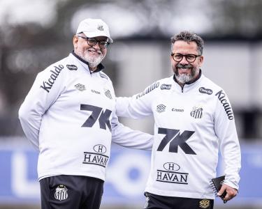 Cléber Xavier viveu dias de pressão no comando do Santos até a vitória contra o Juventude