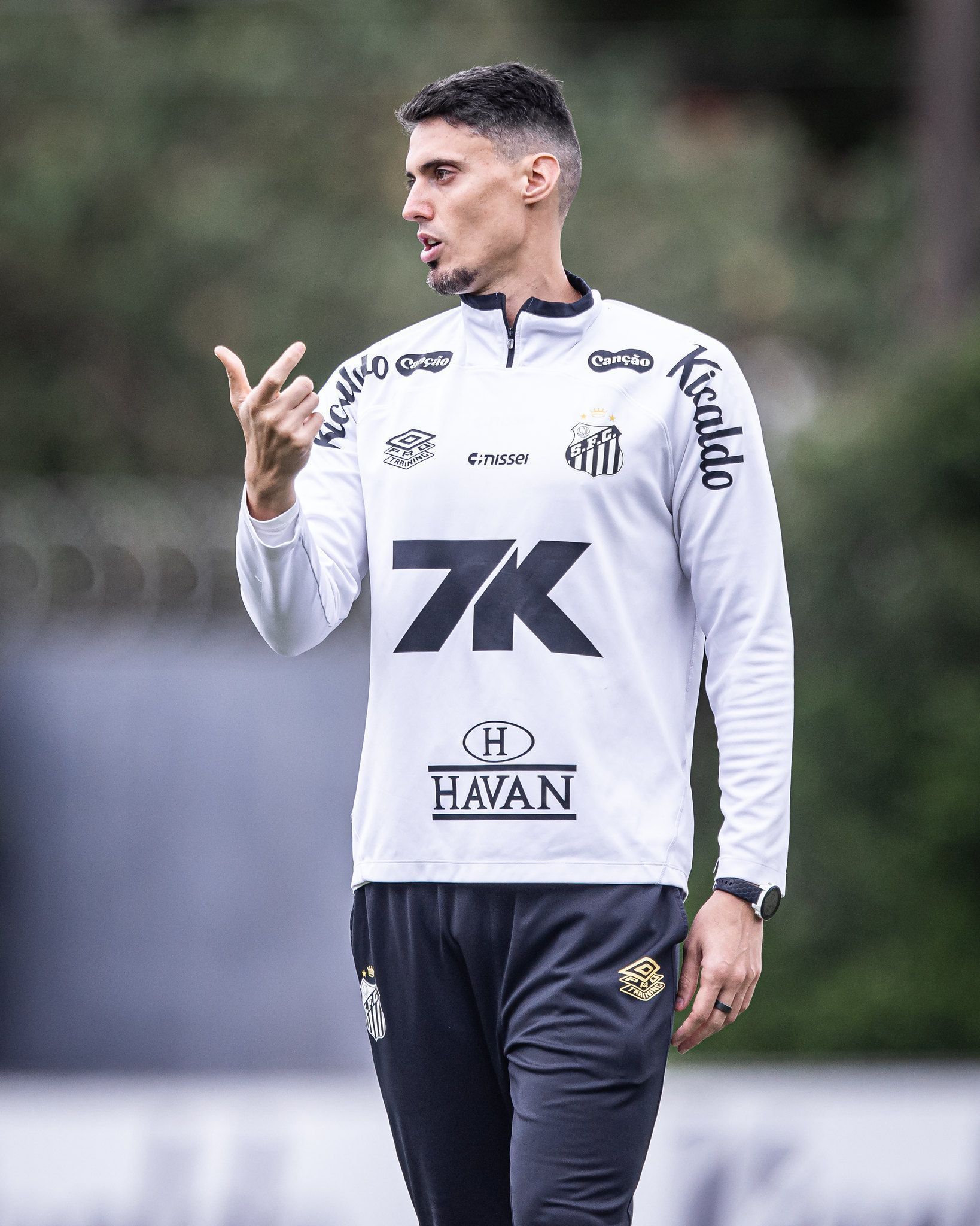 Santos define interino enquanto não acerta com novo técnico