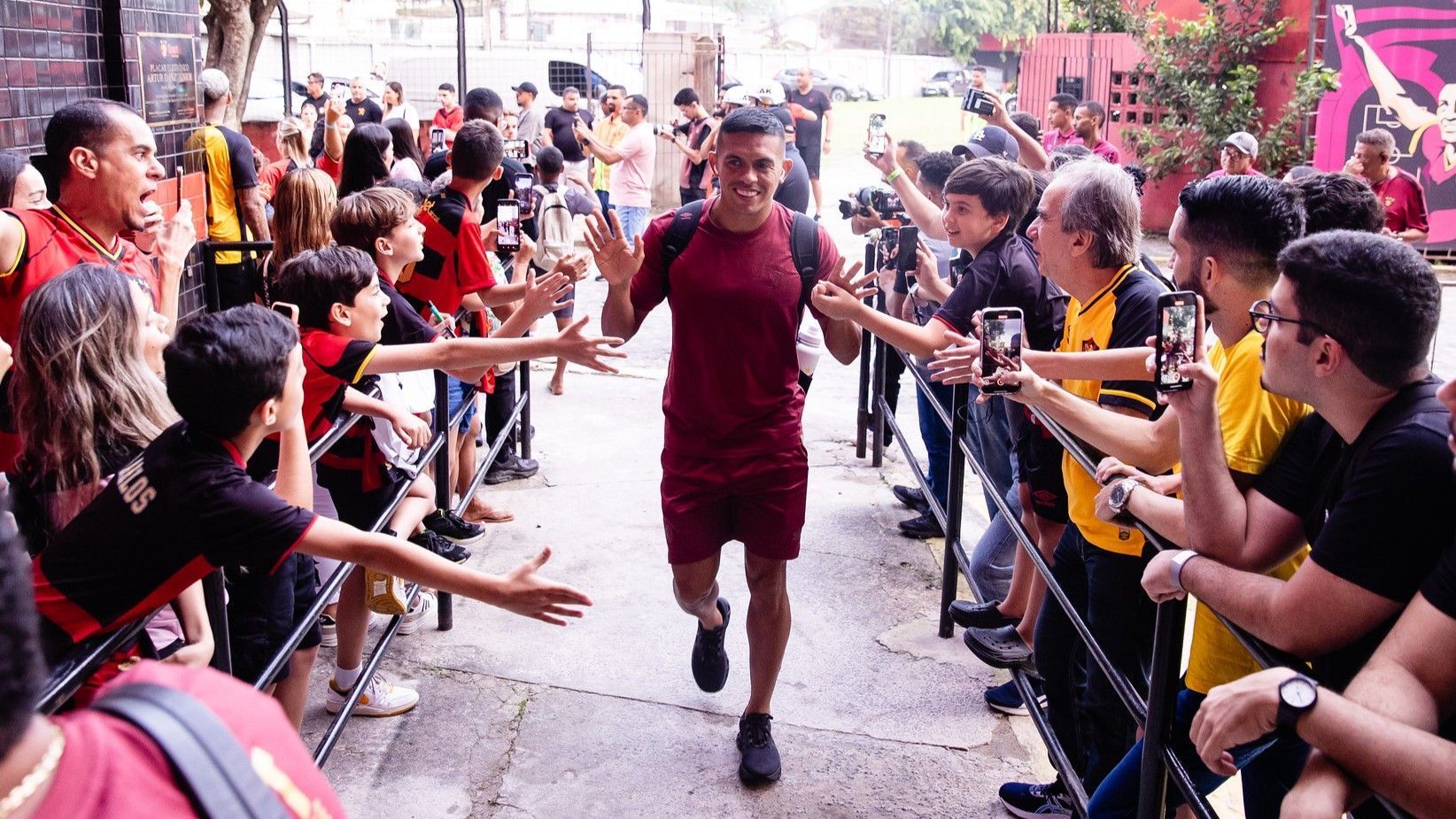 No Sport desde 2023, lateral assina renovação de contrato para temporada 2026