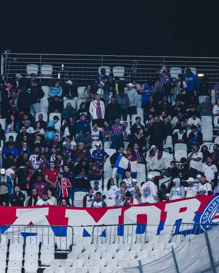 Torcida do Bahia marcou presença na Neo Química Arena, neste sábado (16)