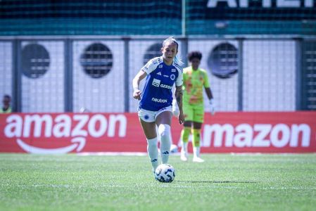 Vitória Calhau durante partida contra o Bragantino