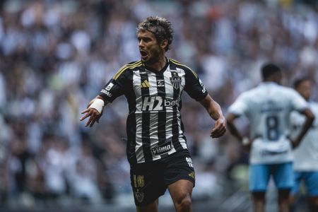 Gustavo Scarpa comemora gol pelo Atlético no Campeonato Brasileiro de 2025