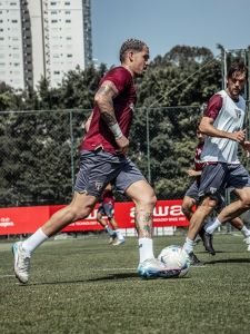 Luciano treina ao lado do reforço Rafael Tolói