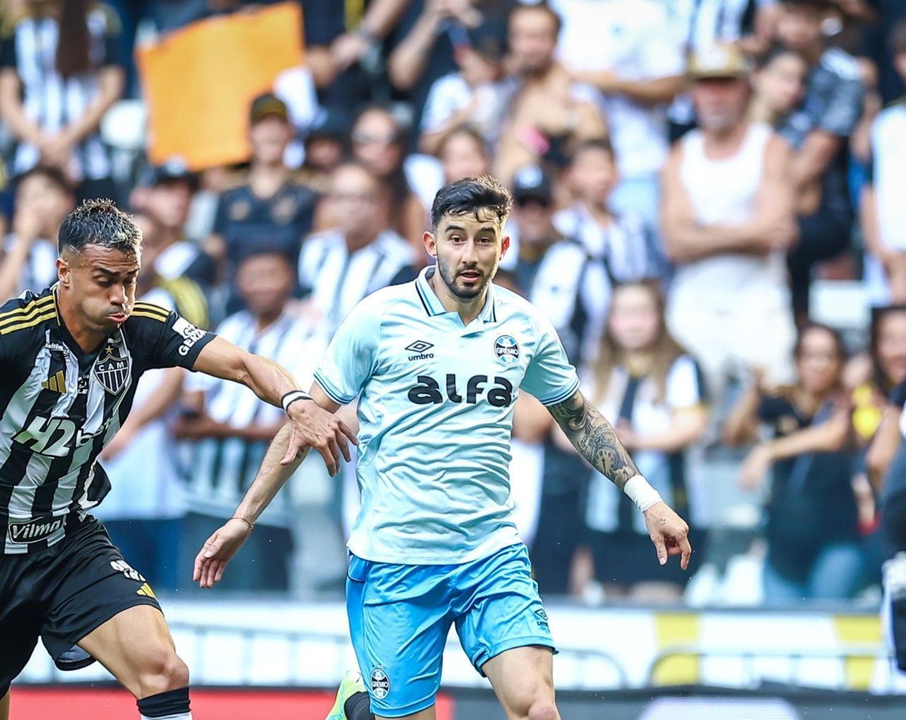 Villasanti está fora da temporada após lesão na vitória do Grêmio sobre Atlético