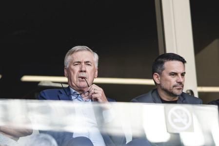Carlo Ancelotti, técnico da Seleção Brasileira, ao lado de Rodrigo Caetano, diretor de seleções, na Arena MRV, no último domingo (17)