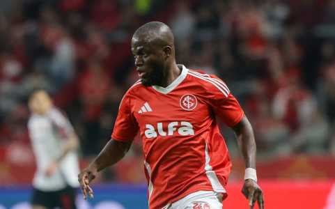 Valencia recebeu o terceiro amarelo e não enfrenta o Cruzeiro pelo Inter