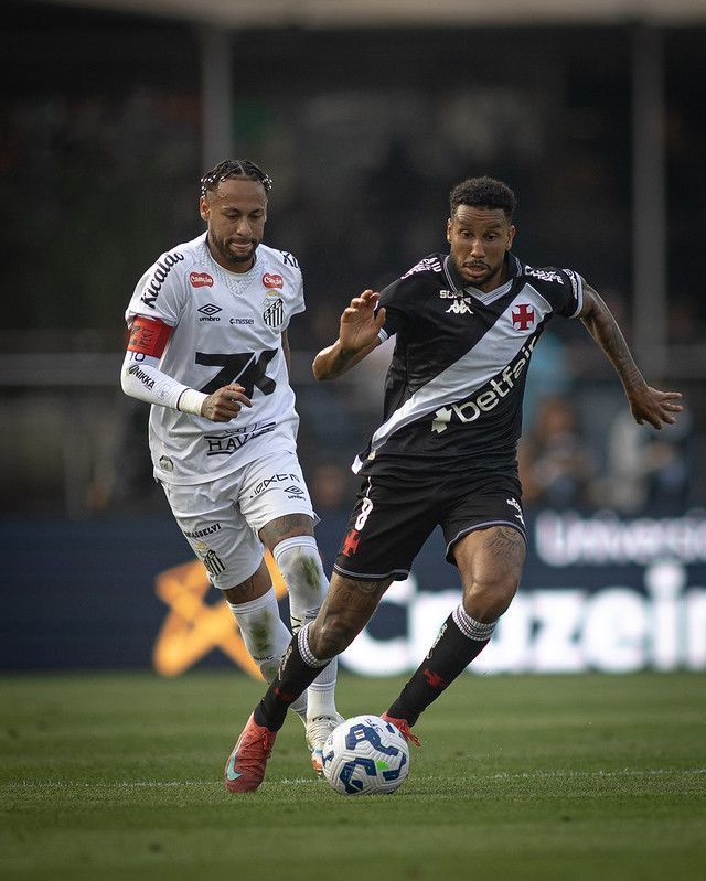 Entenda como diretoria do Vasco avalia renovação de contrato com Jair