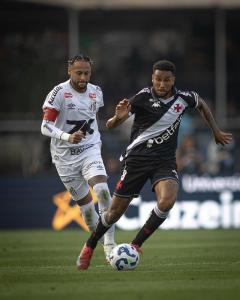 Jair foi titular do Vasco nos últimos jogos