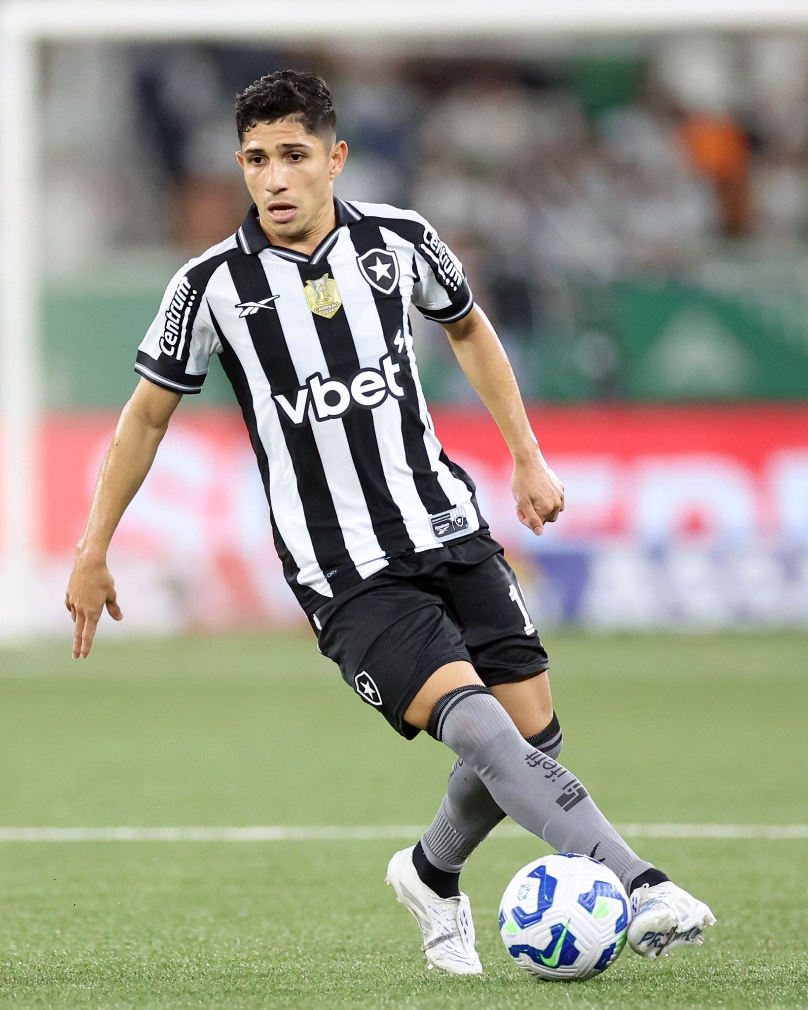 Com propostas aceitas pelo Botafogo, Savarino tem futuro incerto no clube
