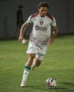 Lucas Figueiredo em ação pelo América