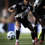 Tchê Tchê, do Vasco, solta o verbo contra arbitragem: ‘Contra a gente é tudo fácil’