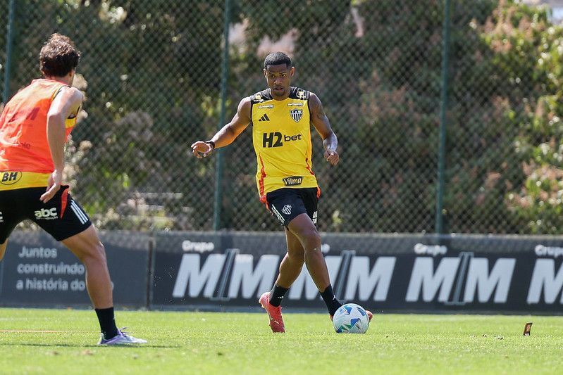 Alvo de vaias da torcida, Júnior Santos manda recado após treino do Atlético