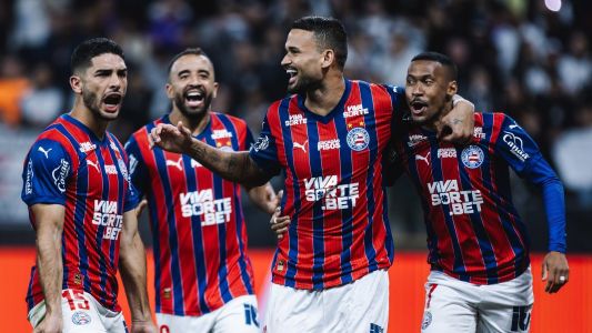 Jogadores do Bahia comemoram gol em partida do Campeonato Brasileiro