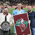 Fábio é homenageado pelo Fluminense após recorde histórico no futebol