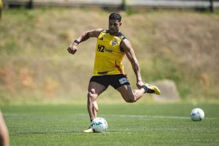 Hulk durante treino do Atlético na Cidade do Galo
