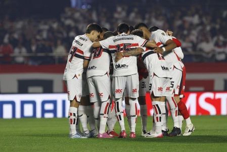 Time do São Paulo antes de jogo pela Libertadores