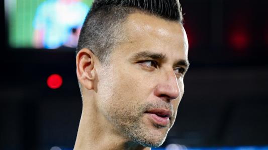 Fábio em homenagem com a camisa do Fluminense