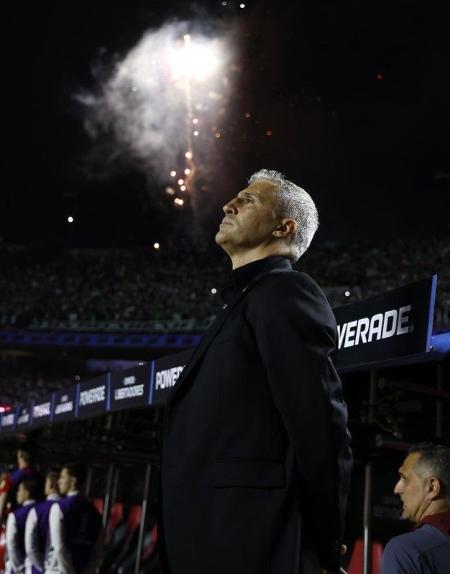 Técnico do São Paulo exalta festa da torcida contra o Atlético Nacional