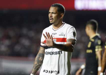 Luciano em ação pelo São Paulo