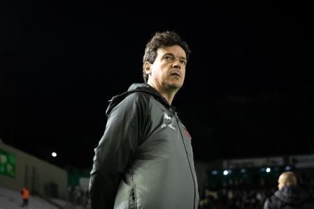 Fernando Diniz tem dúvida se escala Vegetti ou David no ataque