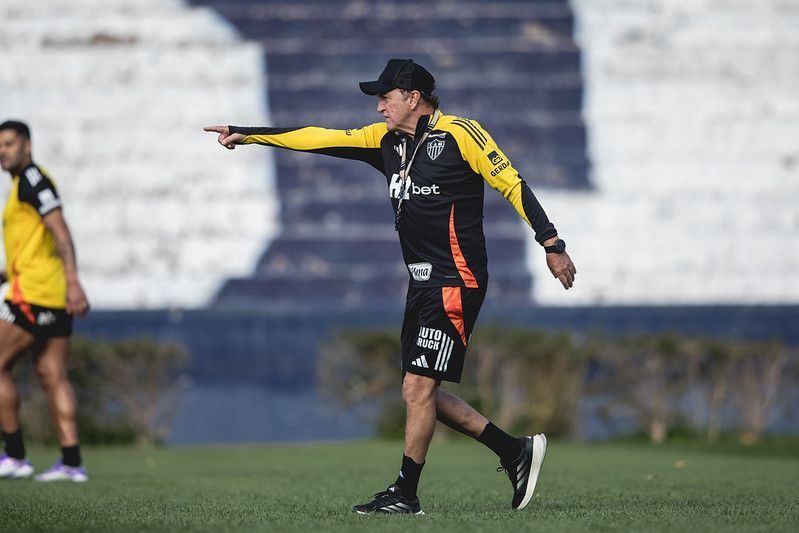 As opções de Cuca para escalar Atlético contra São Paulo pelo Brasileirão