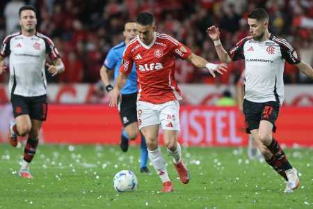 Flamengo superou o Inter no Beira-Rio e avançou às quartas da Libertadores