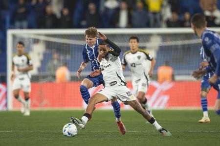 Alexsander durante duelo com Godoy Cruz pela Sul-Americana