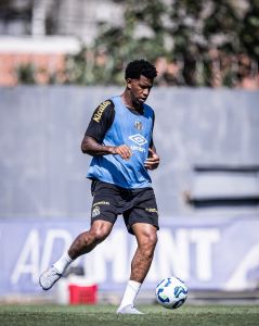 Gil, zagueiro do Santos FC